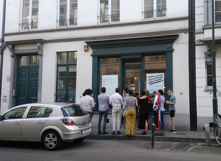 Bezoekers voor de tentoonstelling Sonic Urbanism bij BNA-BBOT